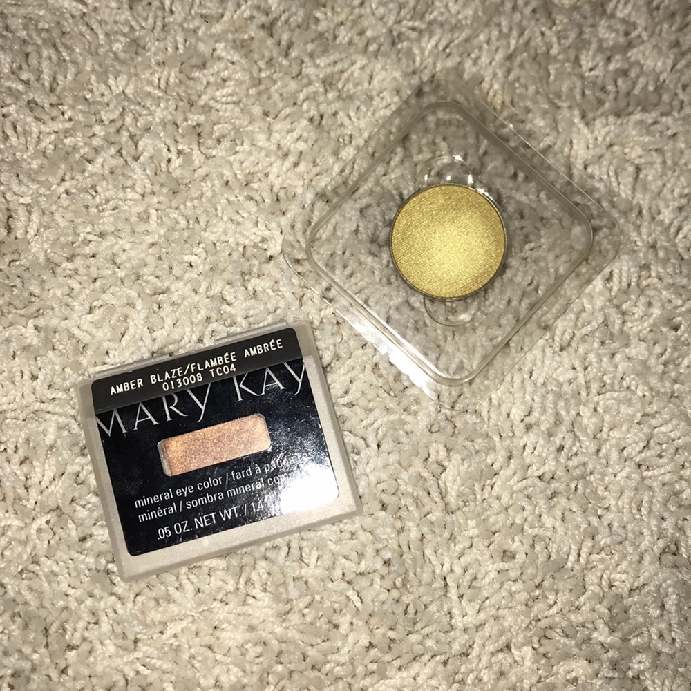 Eyeshadow singles